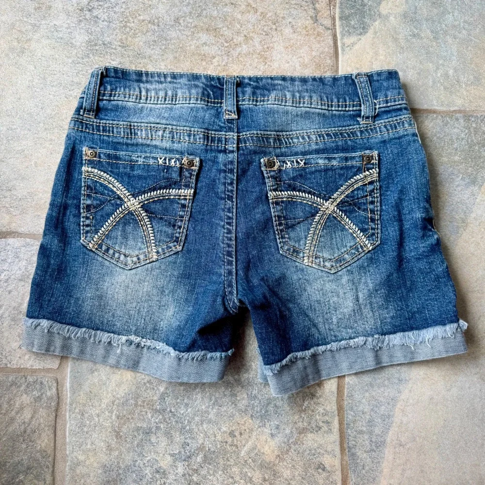 Wallflower Y2K 2000s‎ Vintage Distressed Denim Dark Wash Shorts – Size 7
